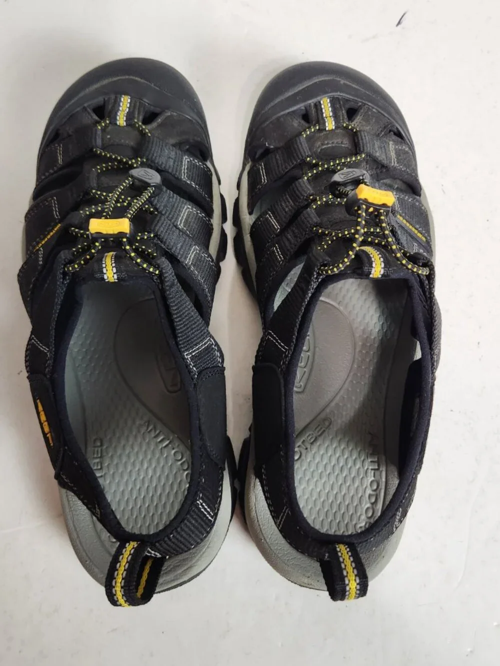 KEEN Newport H2 Sandals Black Style 1001907 Men Size 10.5 Preowned excellent